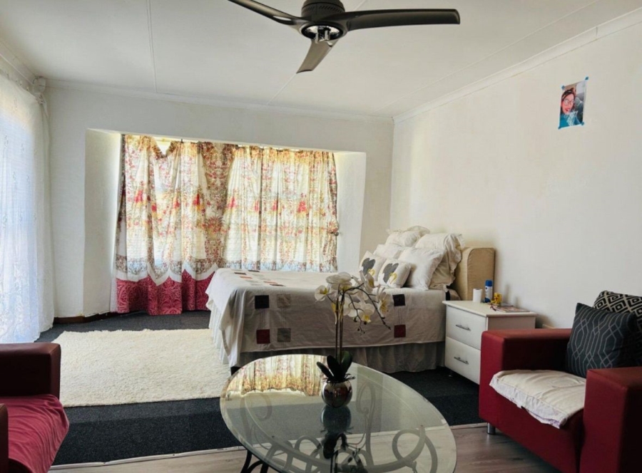 5 Bedroom Property for Sale in Beacon Bay Eastern Cape